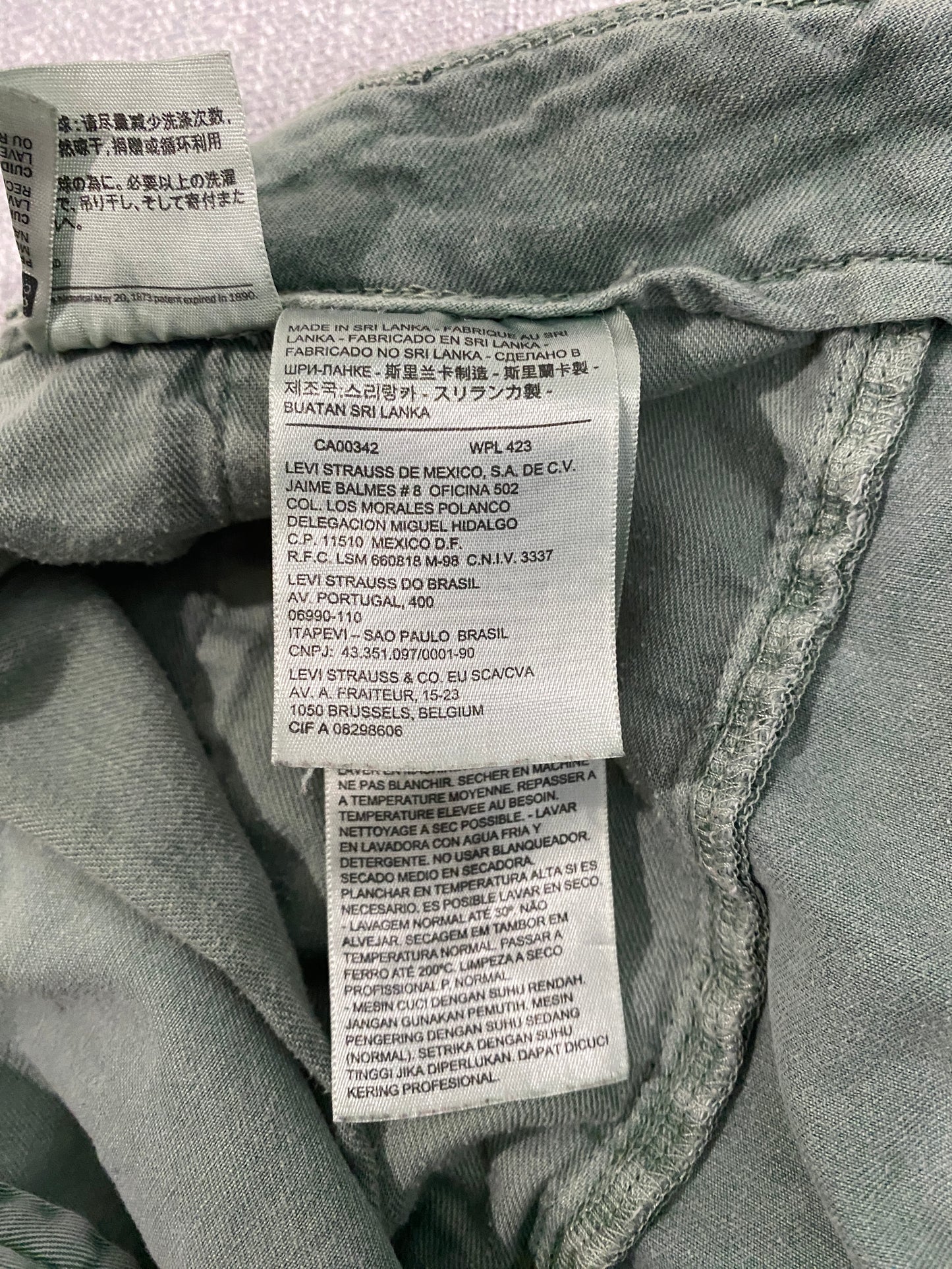 Y2K Levi’s Minimal Streetwear Pants 33 Inch