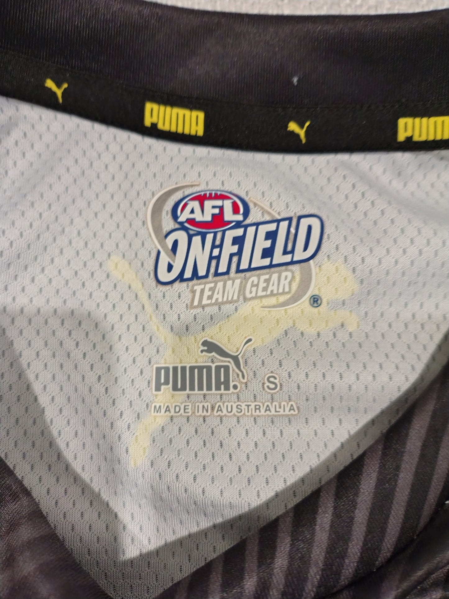 Richmond Tigers Training Tee Mens Small BNWT Puma AFL Onfield DryCELL