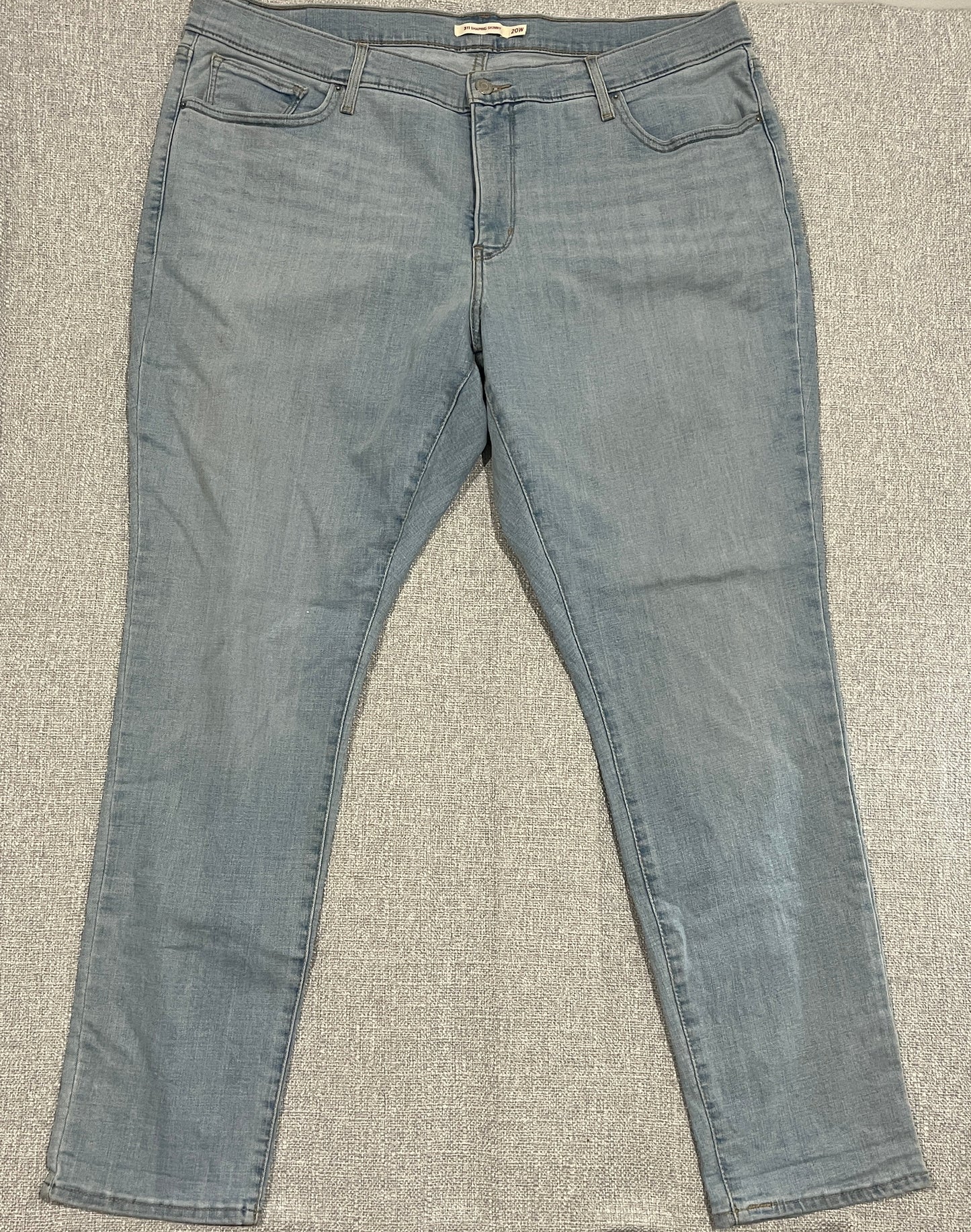 Levi’s women’s size 20 skinny light wash jeans