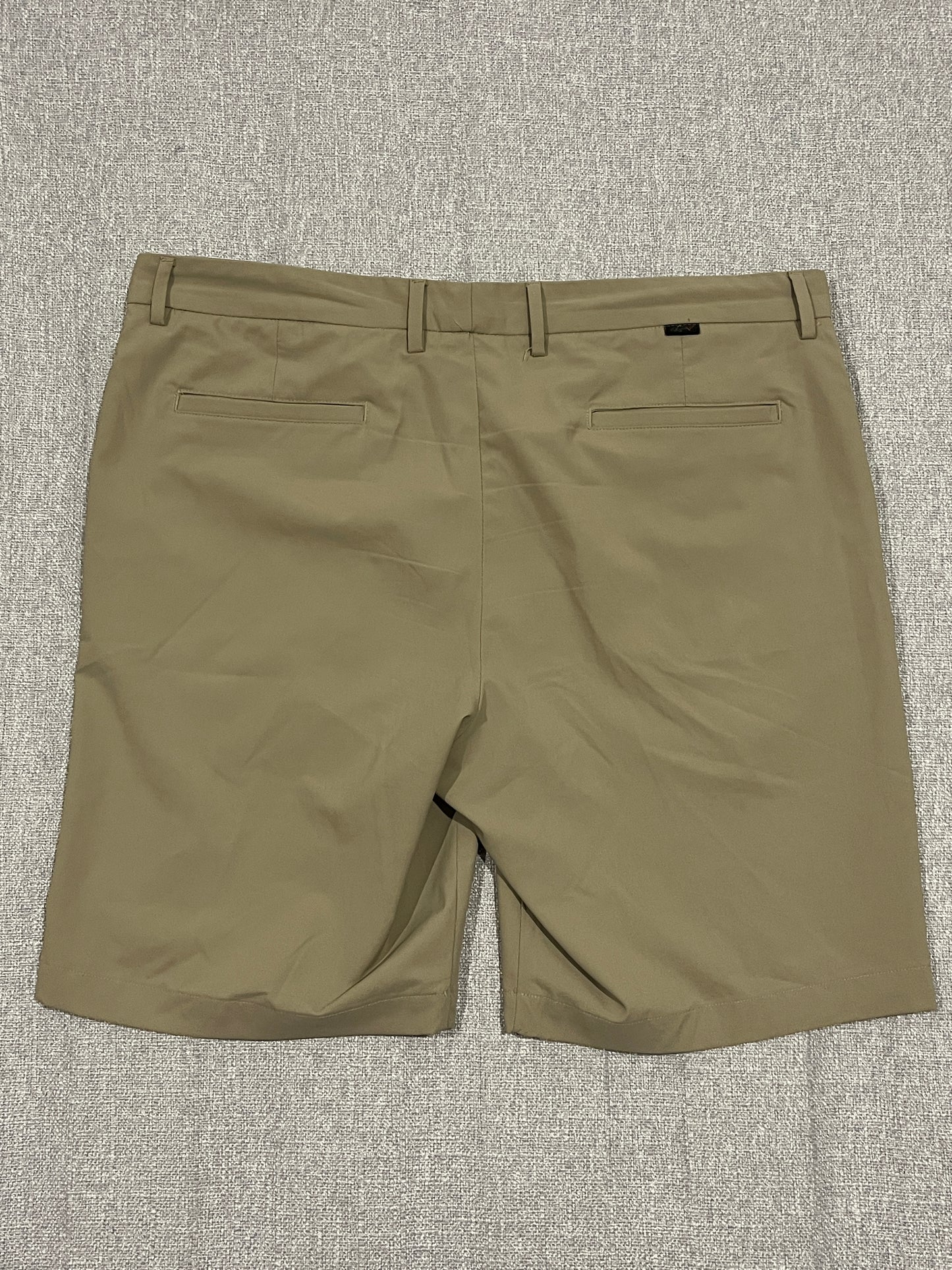Greg Norman Men’s Golf Shorts Beige Size 38 Performance Stretch Casual