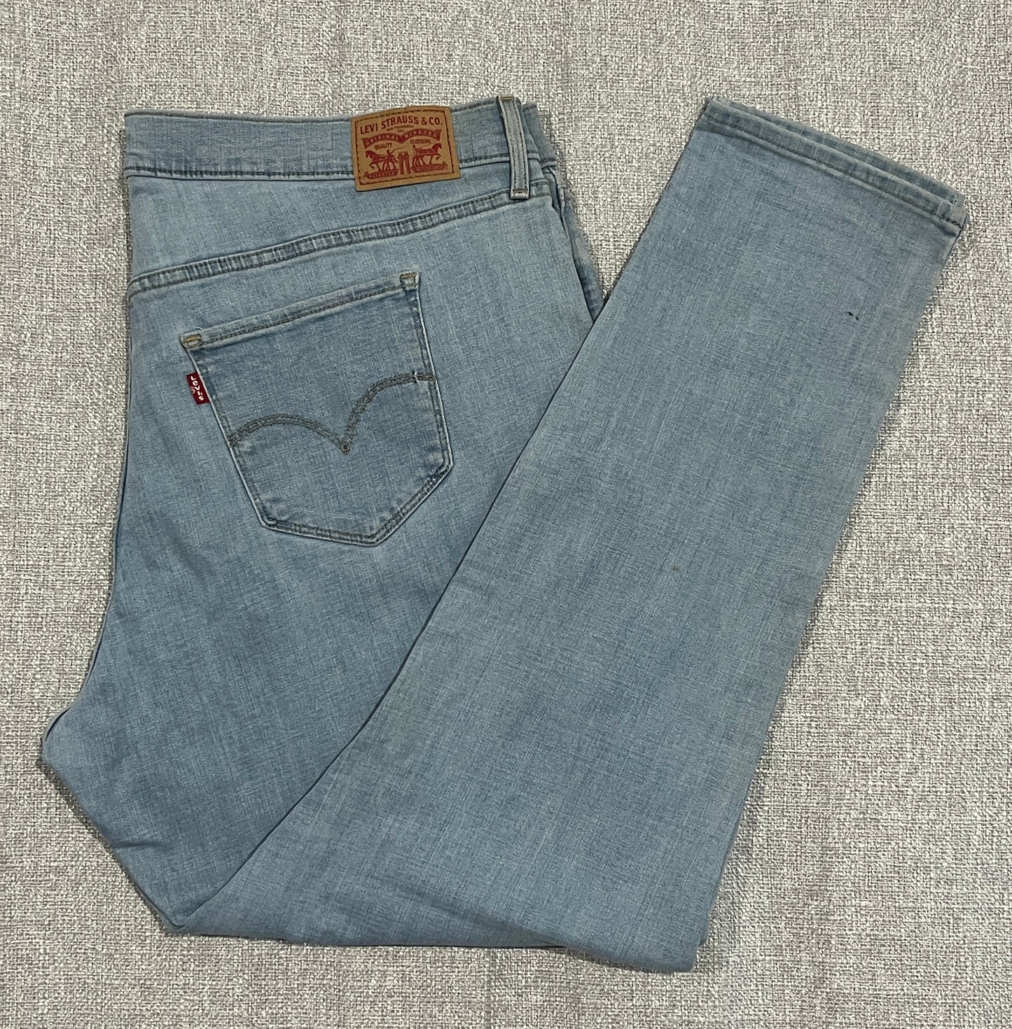 Levi’s women’s size 20 skinny light wash jeans