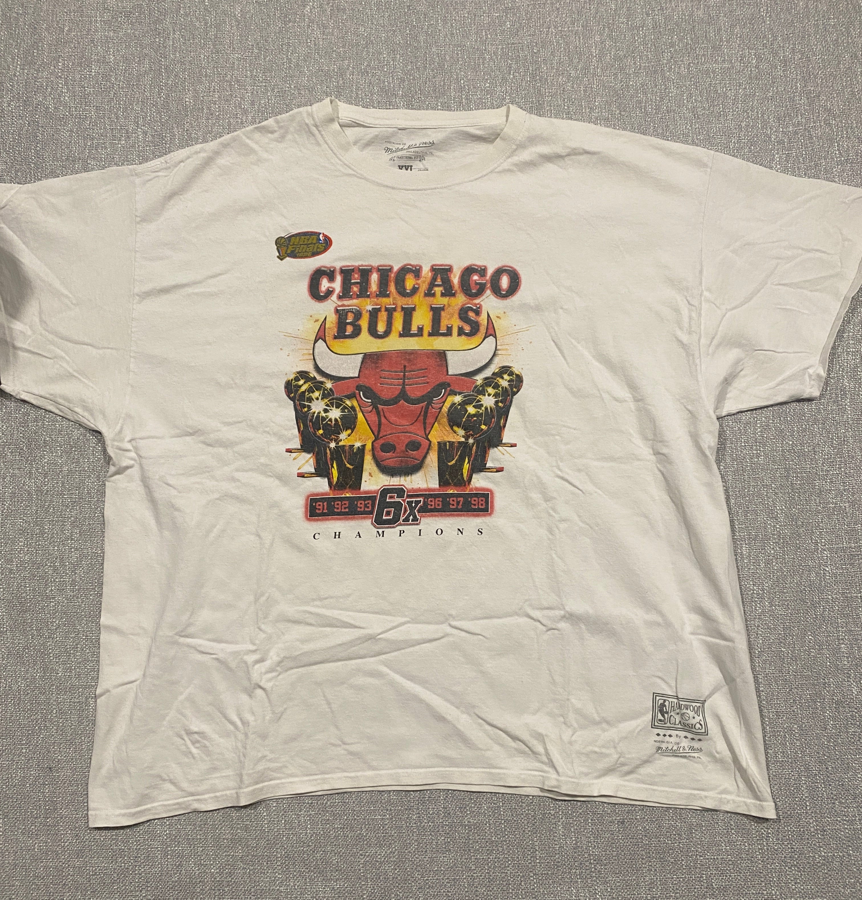 Mitchell & Ness Chicago Bulls 6x Champions T-Shirt
