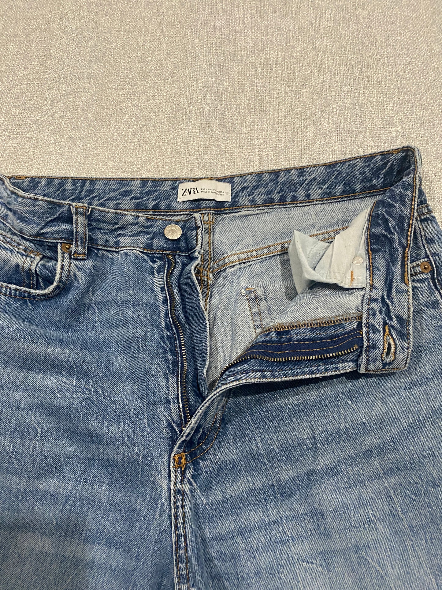 Zara women’s size 10 denim jeans straight ripped hem