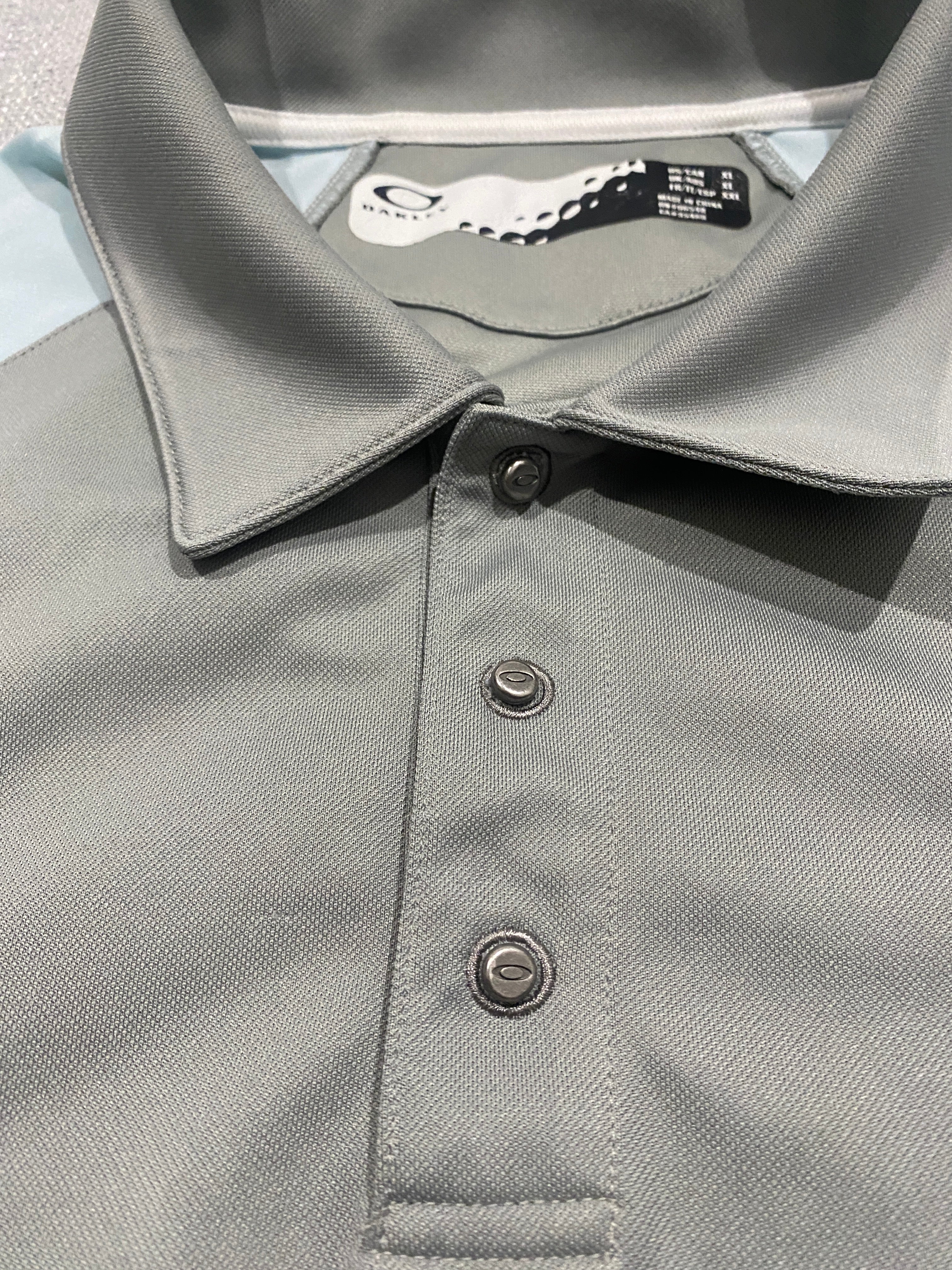 Oakley Men's Polo Shirt in Gray and Light Blue