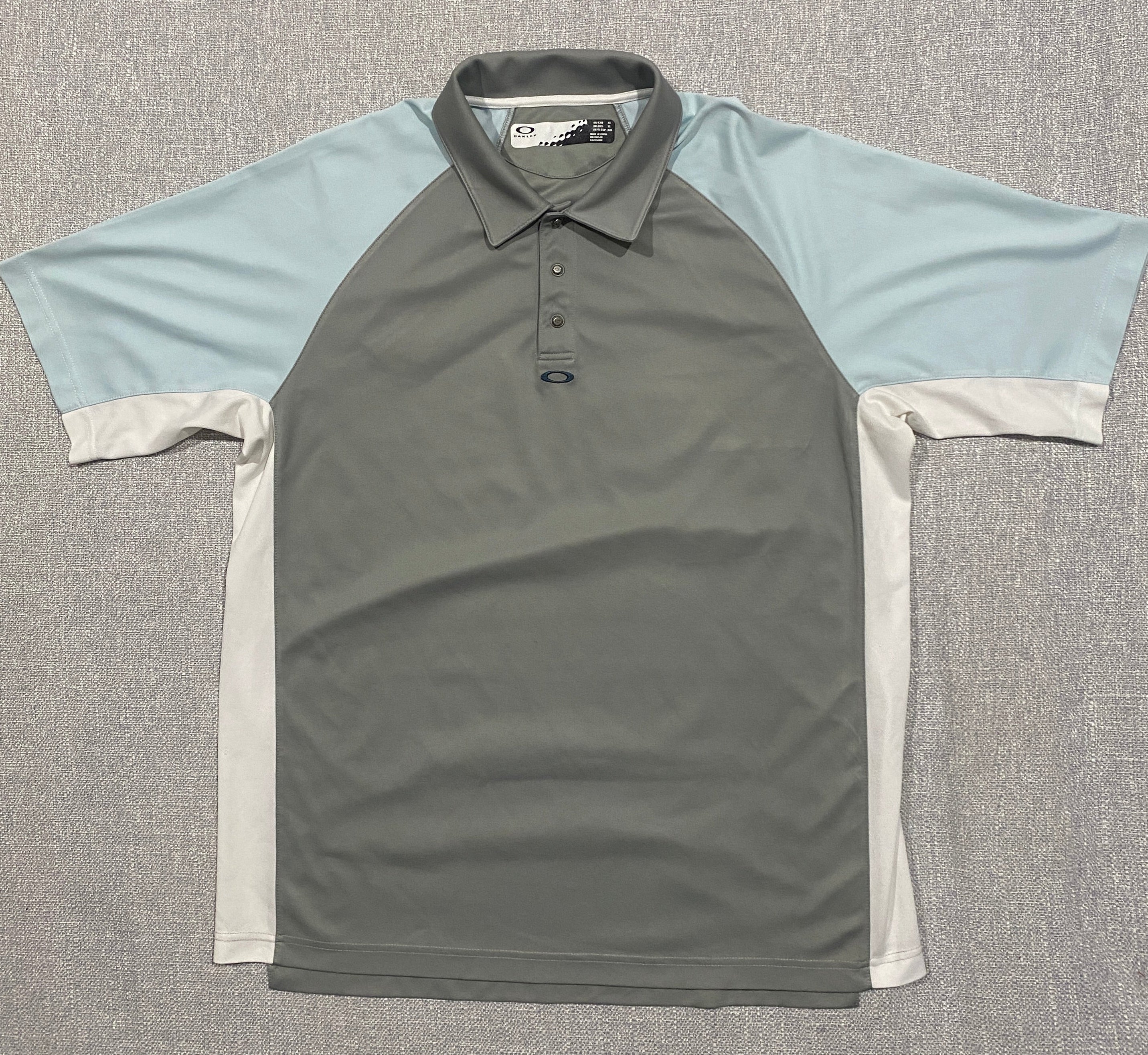 Oakley Men's Polo Shirt in Gray and Light Blue