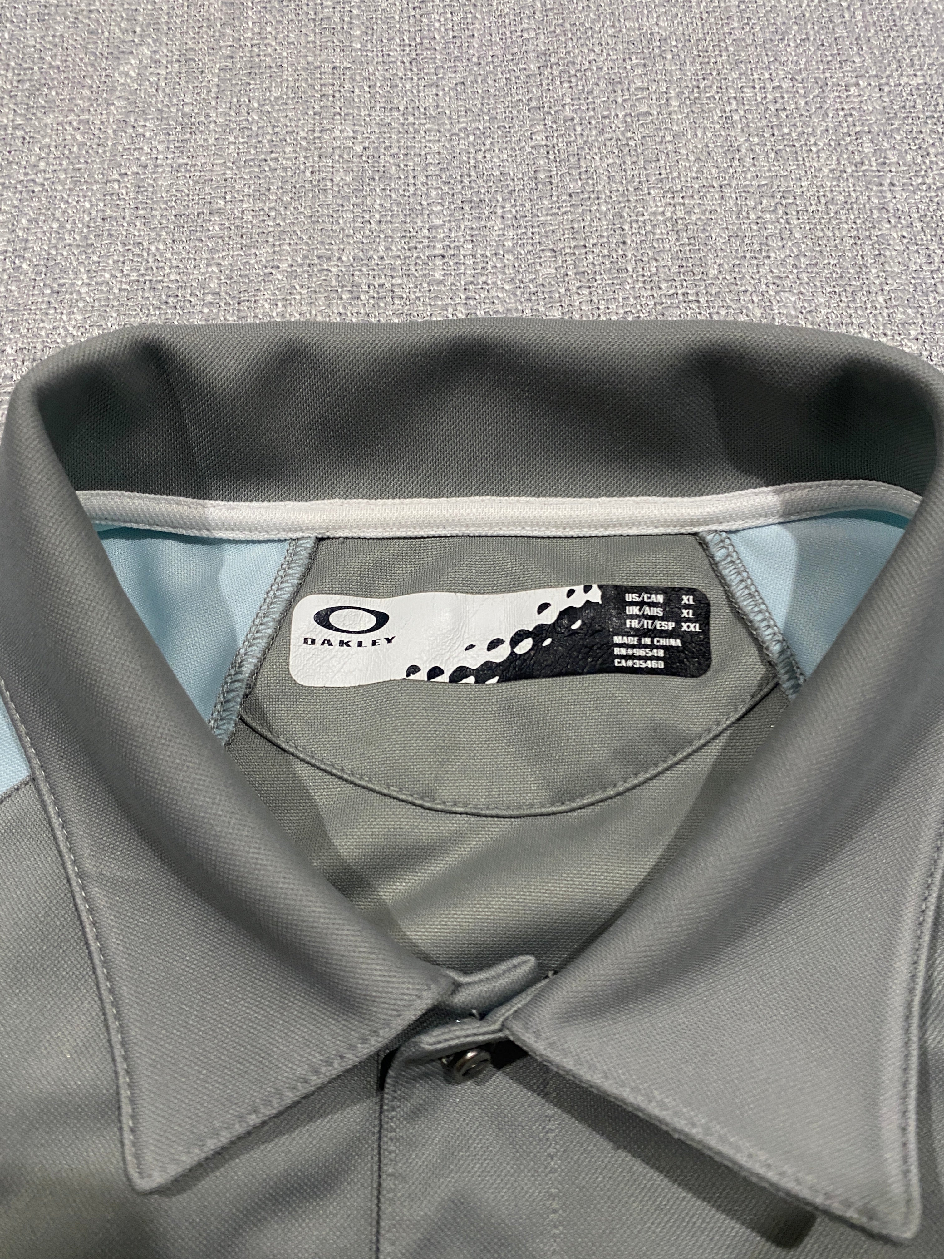 Oakley Men's Polo Shirt in Gray and Light Blue