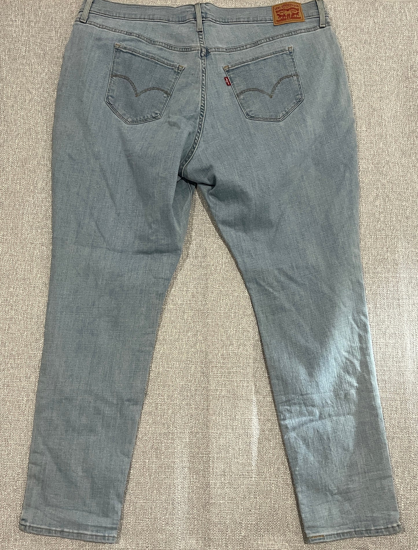 Levi’s women’s size 20 skinny light wash jeans