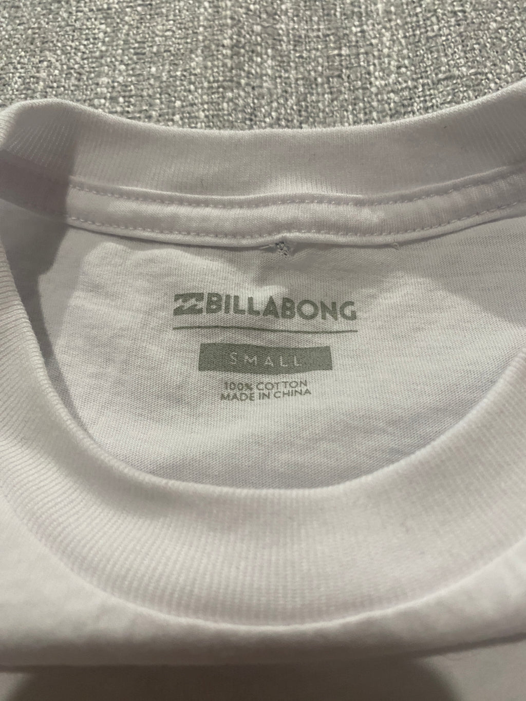 Billabong BNWT Parrot Australia Design White Tee