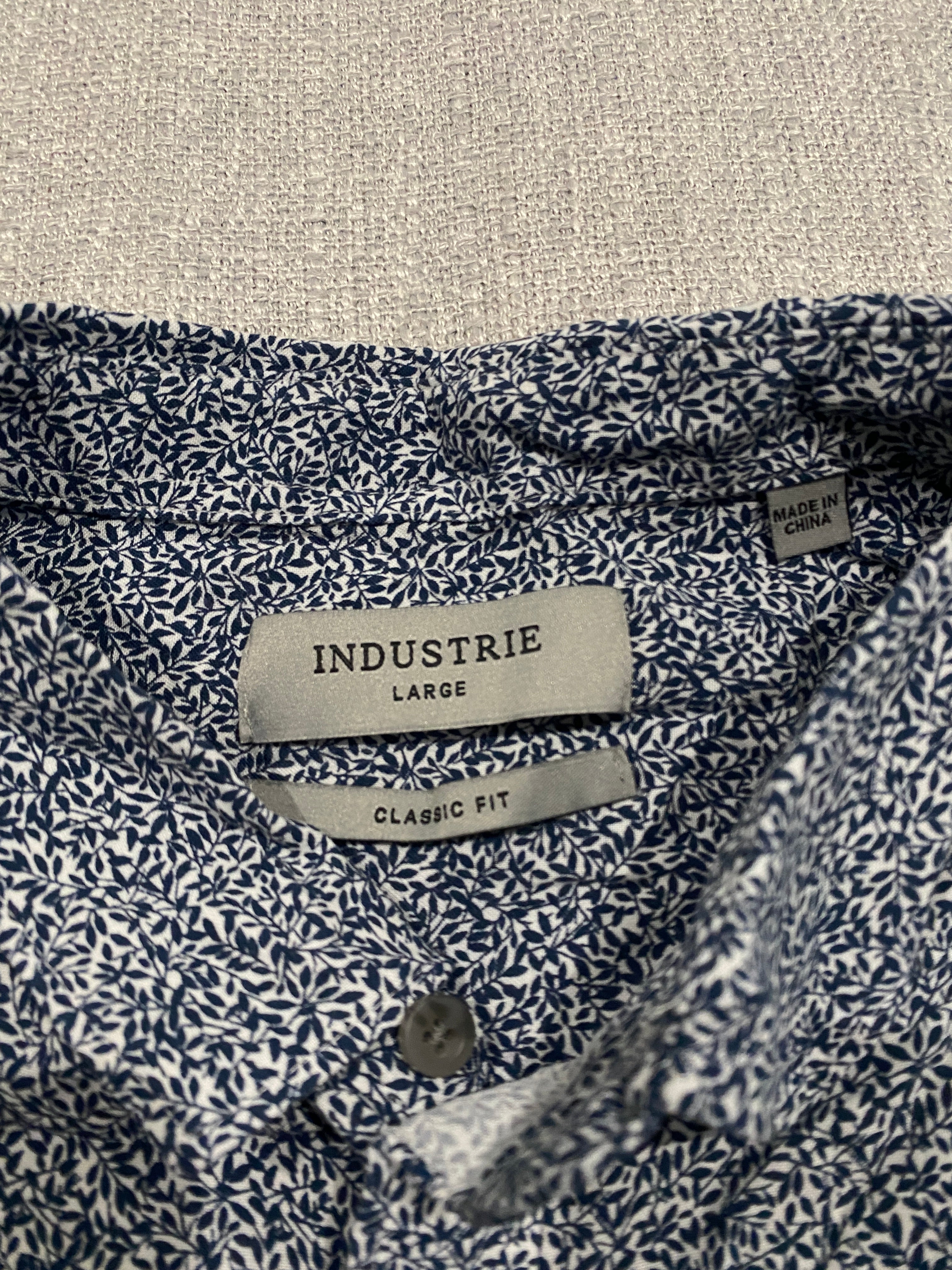 Industries Classic Fit S/S Shirt BNWT