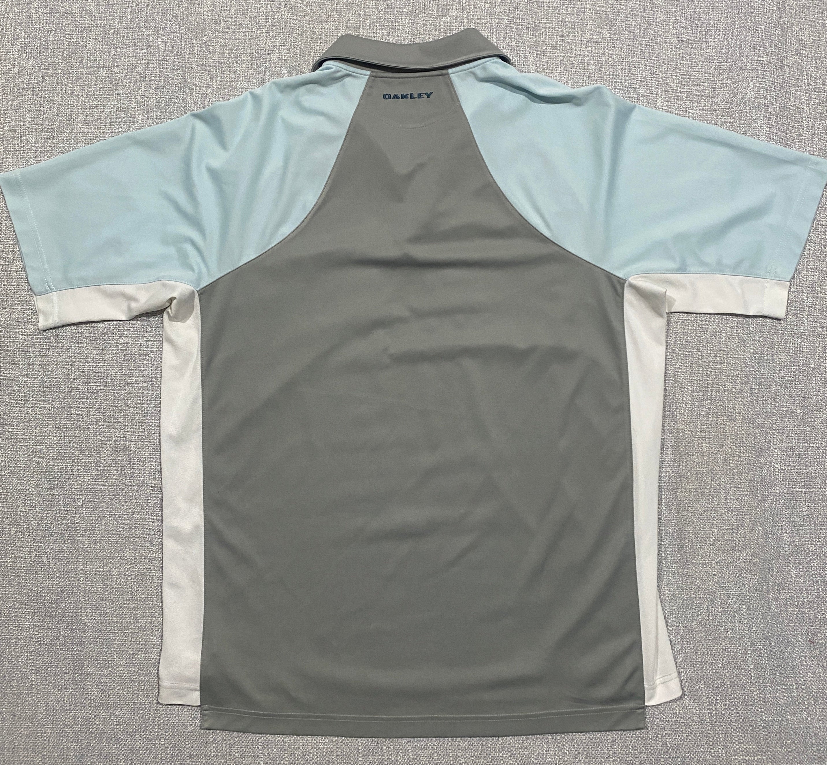 Oakley Men's Polo Shirt in Gray and Light Blue