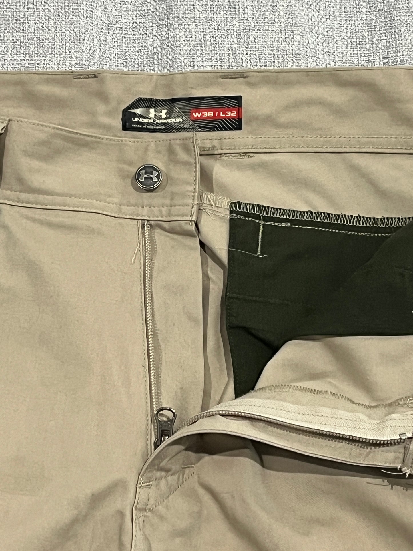Under Armour Khaki Cargo Pants Men’s 38 Outdoor Hiking Work