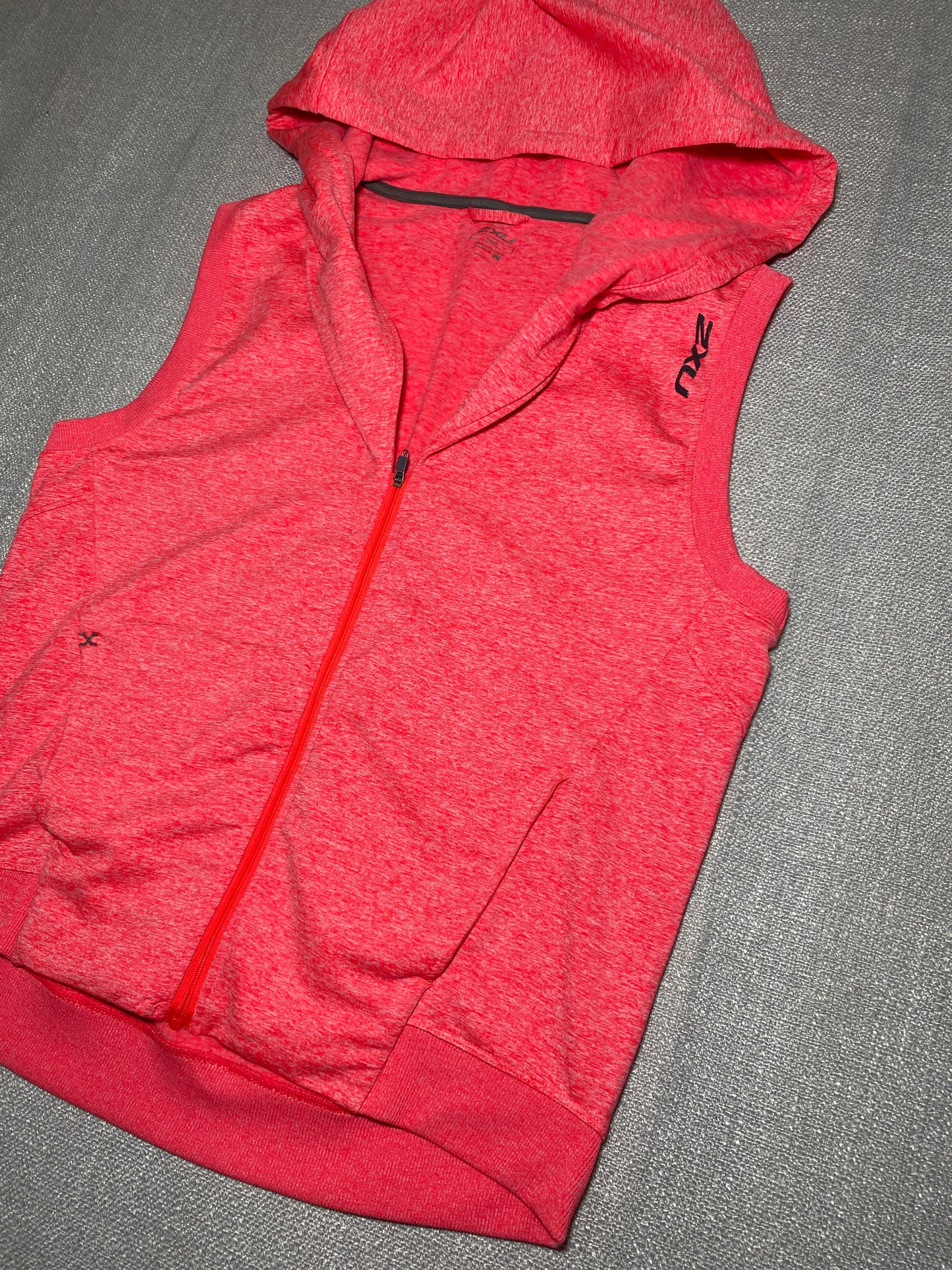 2XU Sleeveless Hoodie Womens Small Red Zip Training Vest Activewear