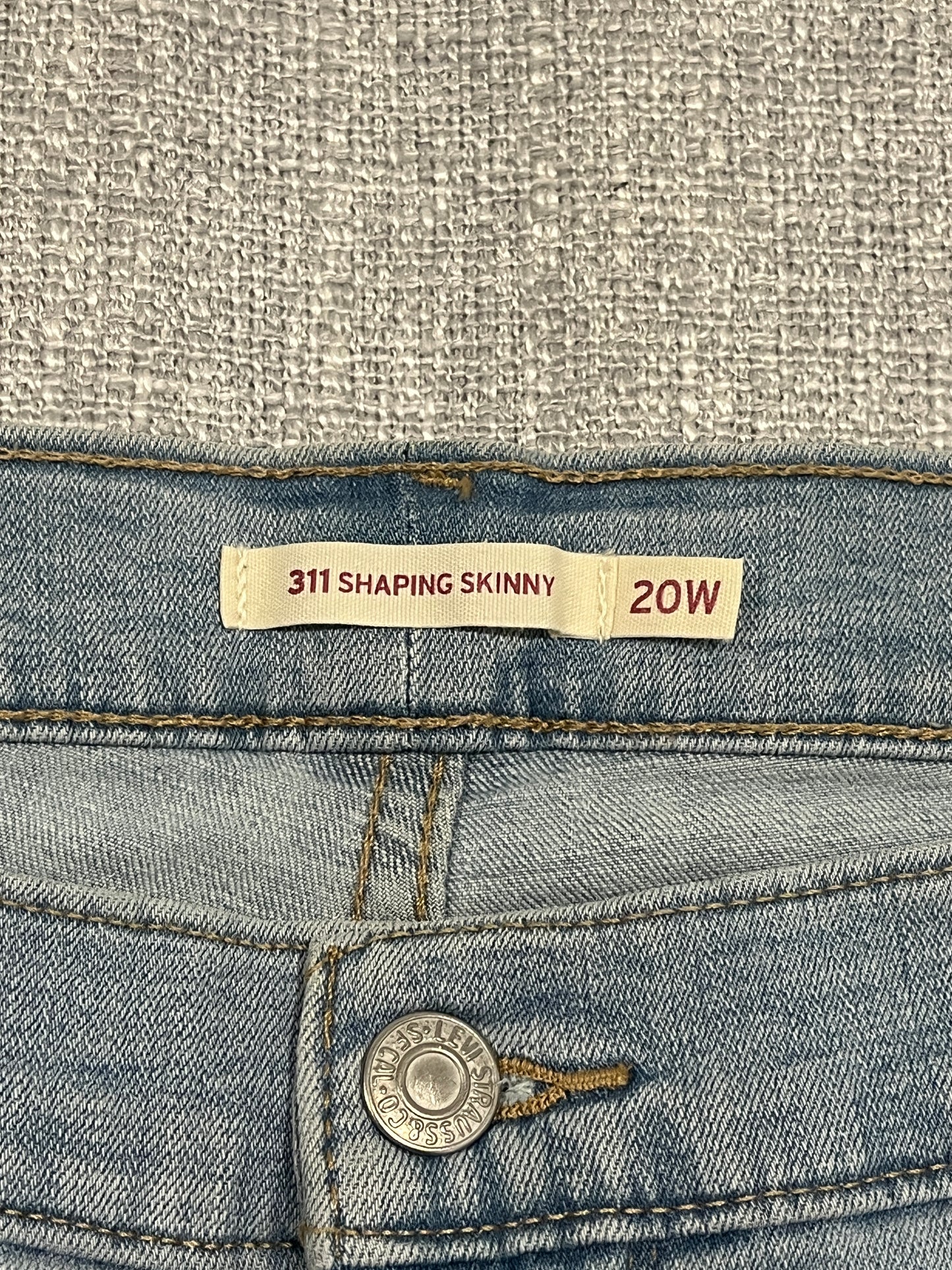 Levi’s women’s size 20 skinny light wash jeans