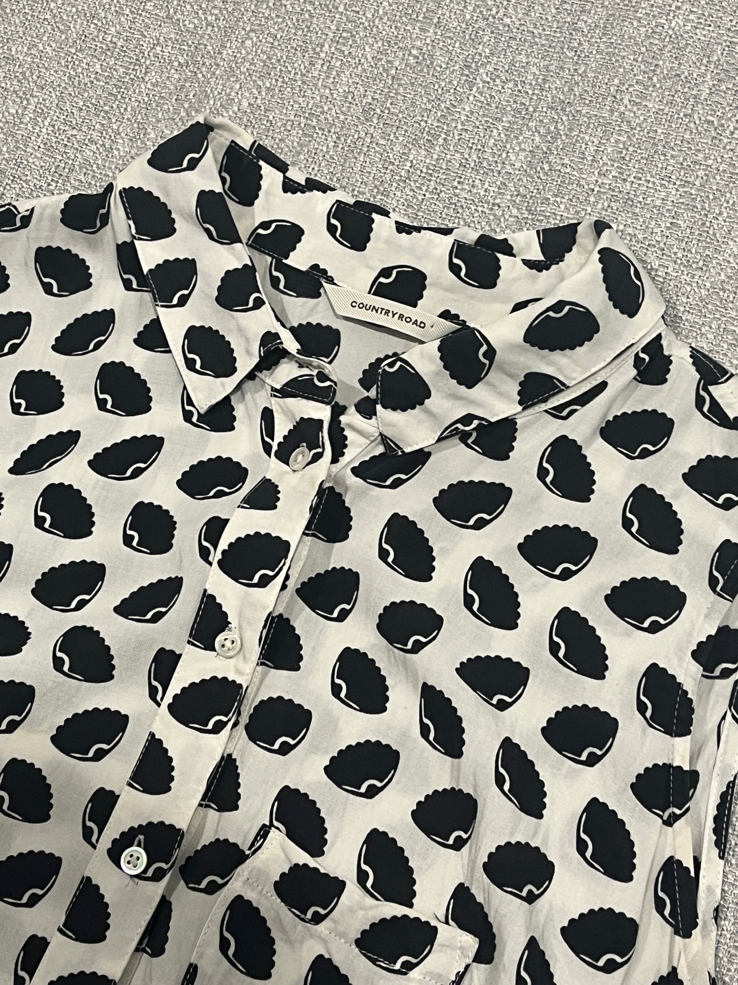 Country Road Women’s Black and White Button Up Blouse