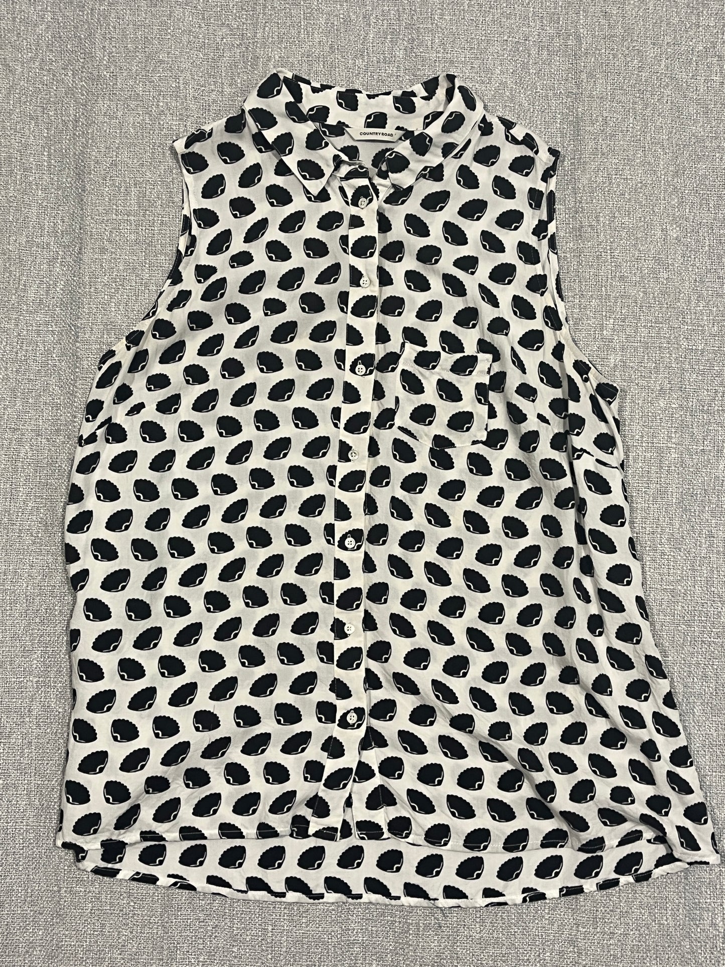 Country Road Women’s Black and White Button Up Blouse