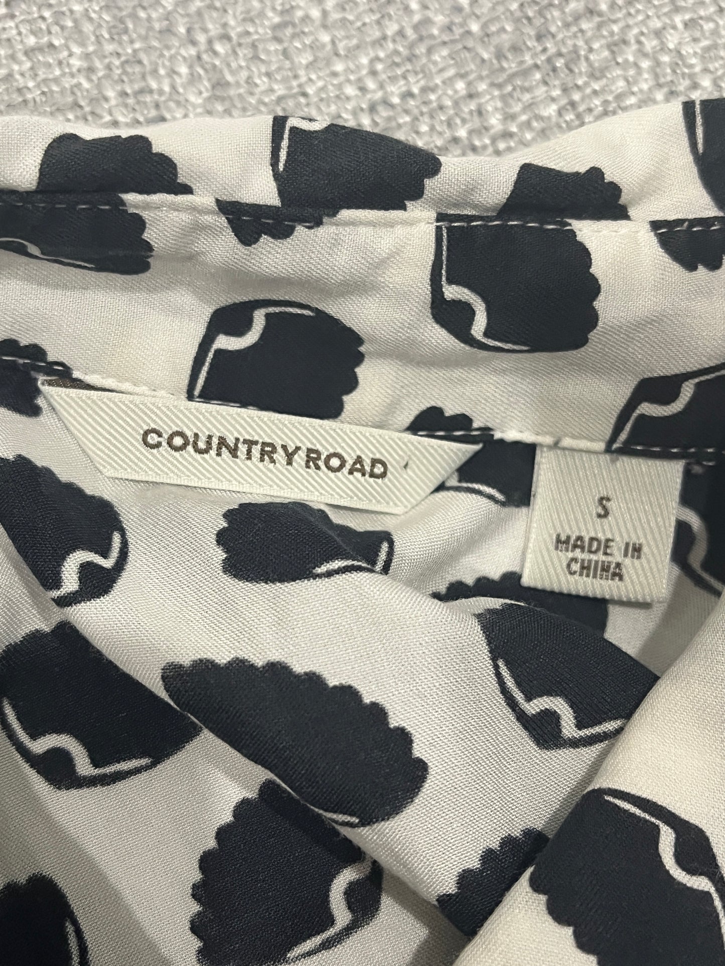 Country Road Women’s Black and White Button Up Blouse