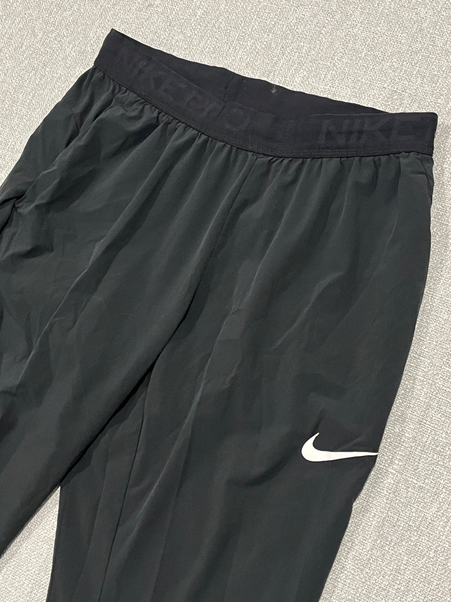 Nike Dri-FIT Challenger Running Pants – Men’s Large – Black