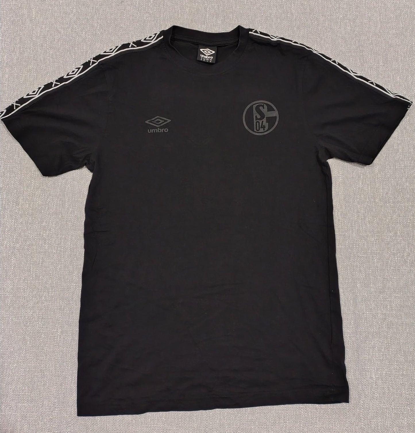 Umbro FC Schalke 04 T-Shirt Mens Medium Black Tape Sleeve Football Tee
