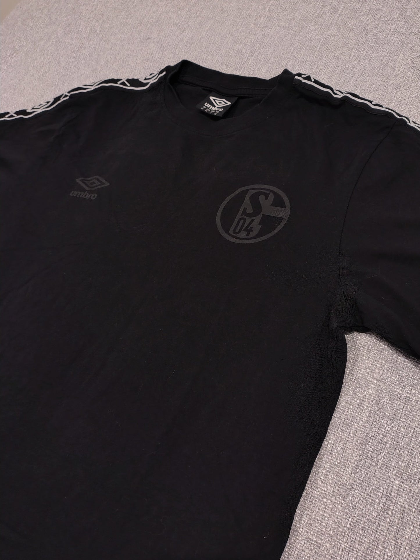 Umbro FC Schalke 04 T-Shirt Mens Medium Black Tape Sleeve Football Tee